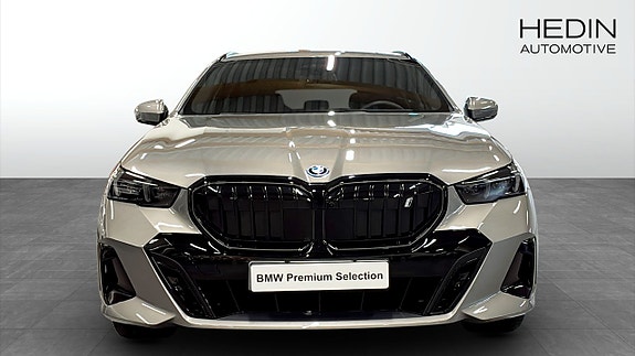 BMW i5 8 of 9