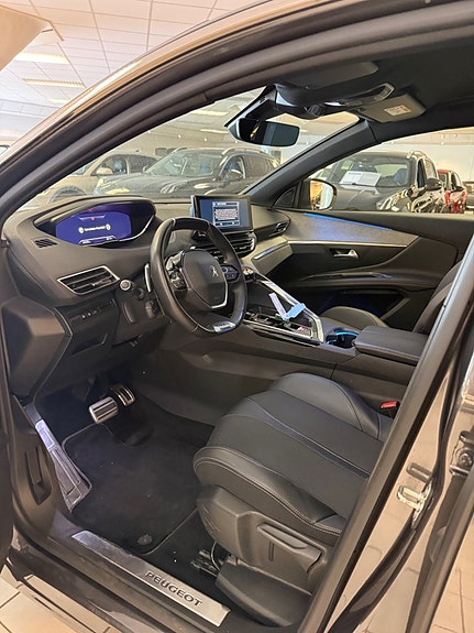 Peugeot 3008 7 of 16