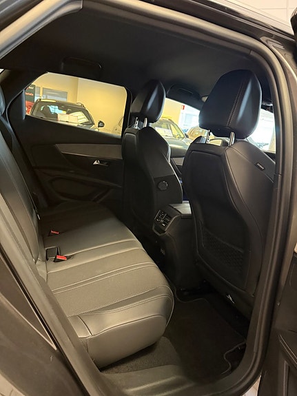 Peugeot 3008 9 of 16