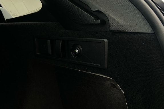 BMW 330e 16 of 25