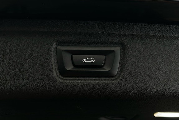 BMW 330e 15 of 25