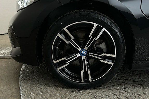 BMW 330e 12 of 25