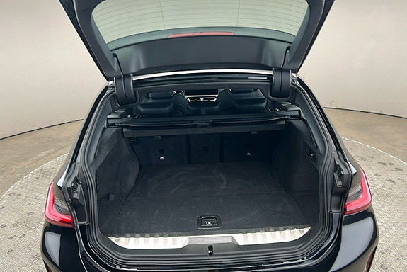 BMW 330e 14 of 25