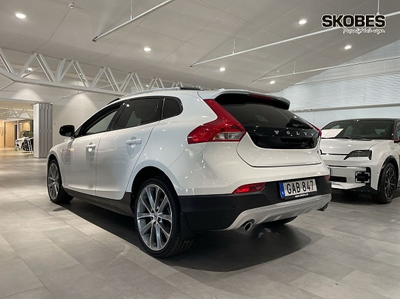 Volvo V40 Cross Country 4 of 18