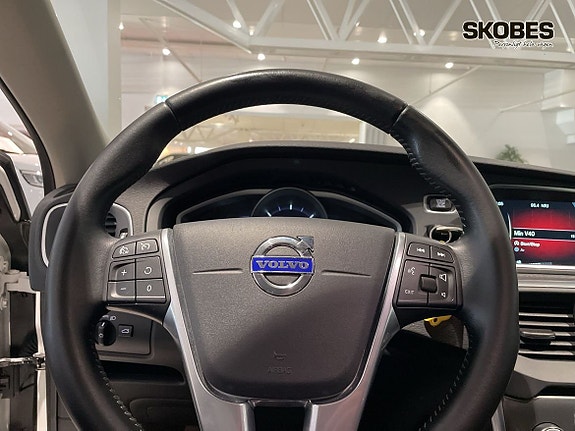 Volvo V40 Cross Country 12 of 18