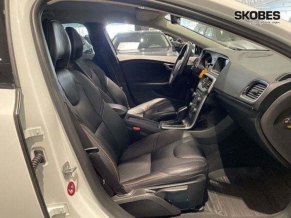 Volvo V40 Cross Country 10 of 18