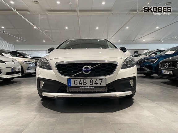 Volvo V40 Cross Country 2 of 18