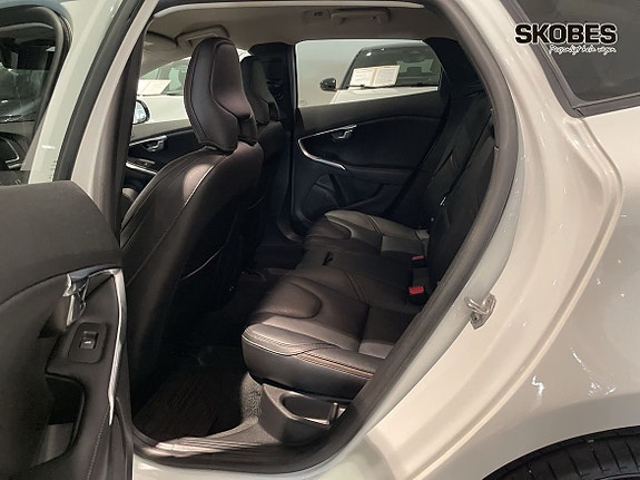 Volvo V40 Cross Country 8 of 18