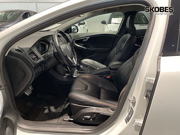 Volvo V40 Cross Country 7 of 18