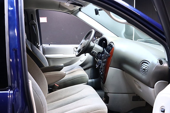 Chrysler Town & Country 14 of 25