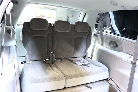 Chrysler Town & Country 11 of 25
