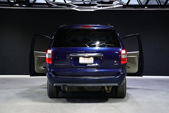 Chrysler Town & Country 5 of 25