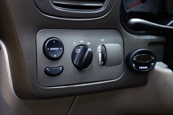 Chrysler Town & Country 21 of 25