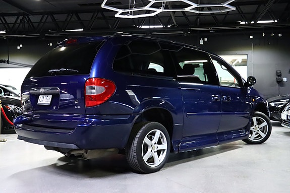 Chrysler Town & Country 4 of 25