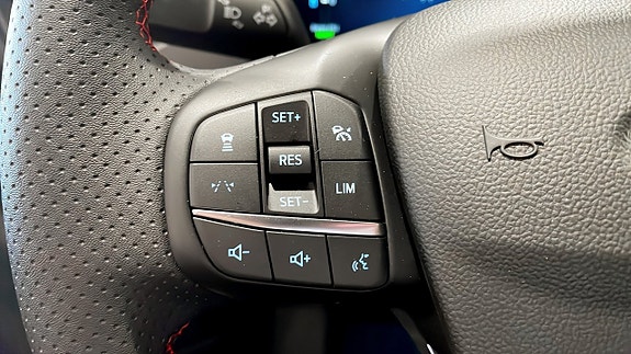 Ford Kuga 17 of 23