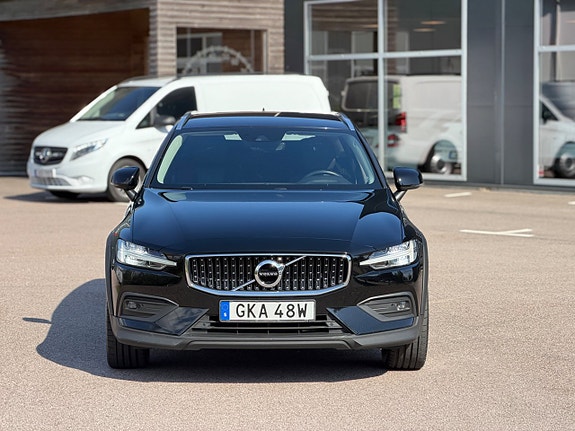 Volvo V60 Cross Country 3 of 20