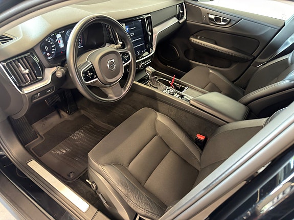 Volvo V60 Cross Country 7 of 20