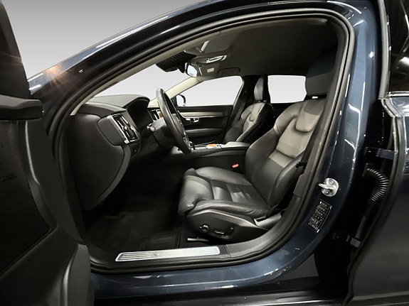 Volvo V90 Cross Country 8 of 14