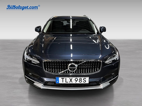 Volvo V90 Cross Country 2 of 14