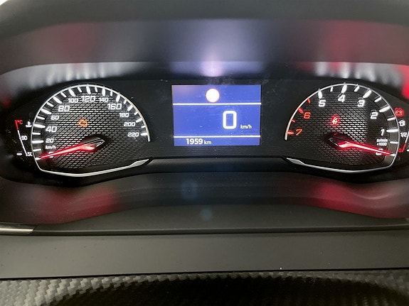 Peugeot 2008 8 of 17