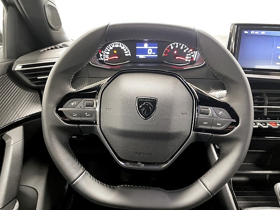 Peugeot 2008 7 of 17