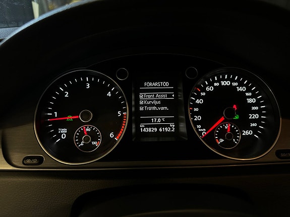 Volkswagen Passat 17 of 25