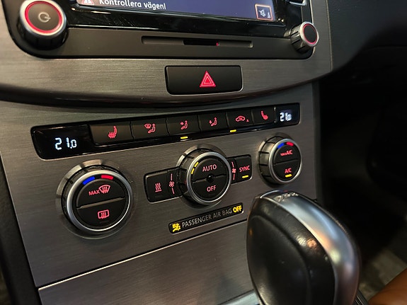 Volkswagen Passat 19 of 25