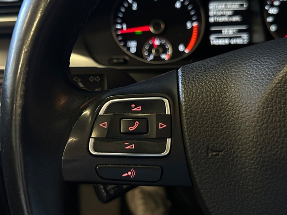 Volkswagen Passat 13 of 25