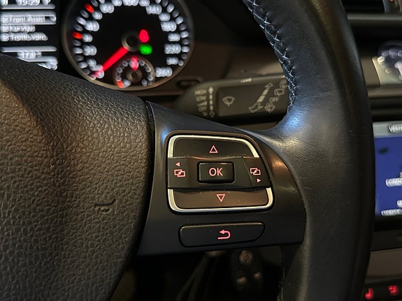 Volkswagen Passat 14 of 25