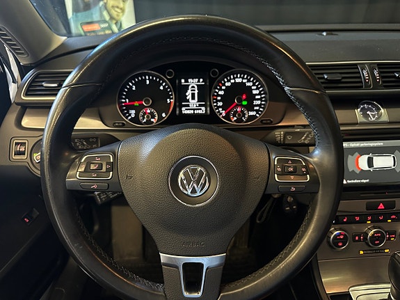Volkswagen Passat 15 of 25