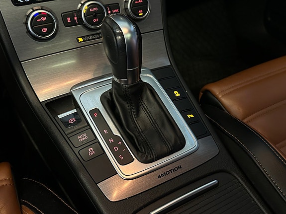 Volkswagen Passat 18 of 25