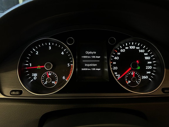 Volkswagen Passat 16 of 25