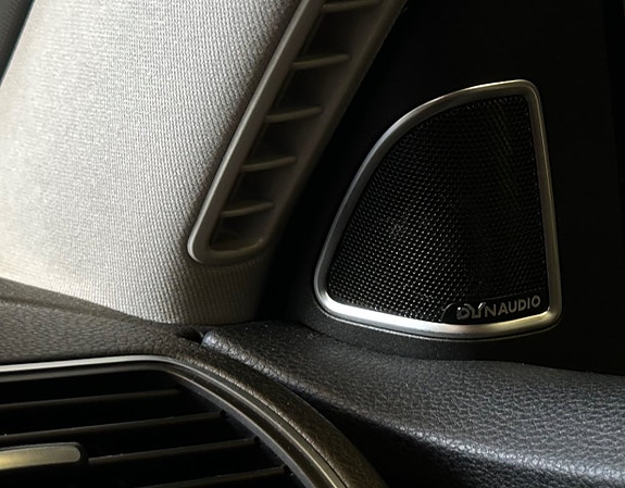 Volkswagen Passat 22 of 25