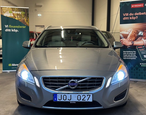 Volvo V60 2 of 29