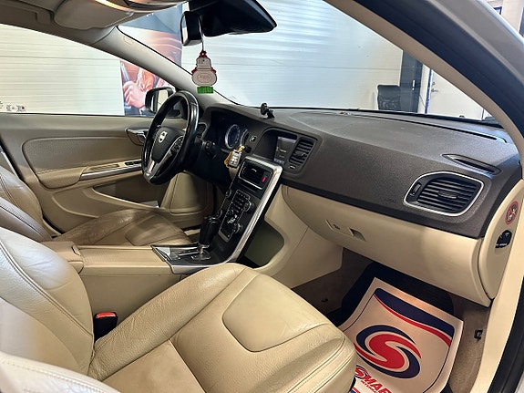 Volvo V60 13 of 29
