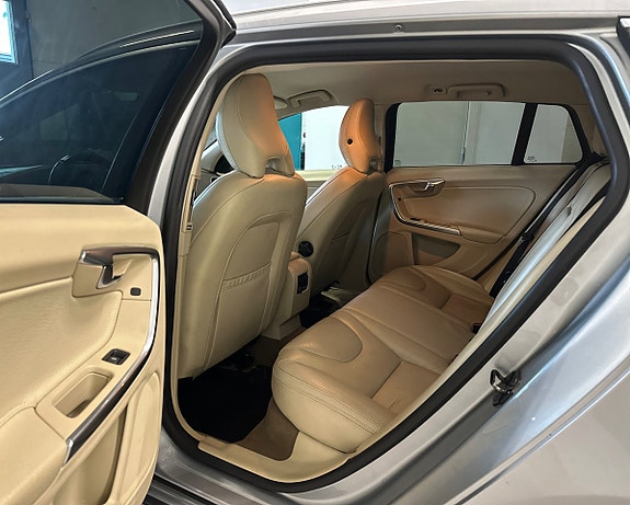 Volvo V60 10 of 29