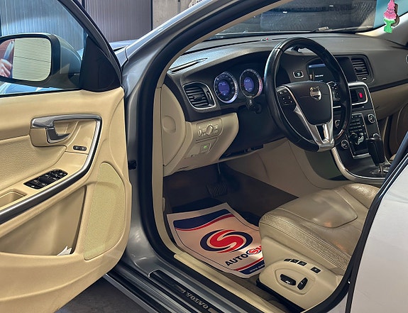 Volvo V60 8 of 29