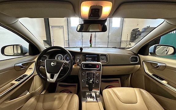 Volvo V60 14 of 29