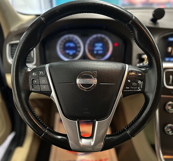Volvo V60 17 of 29
