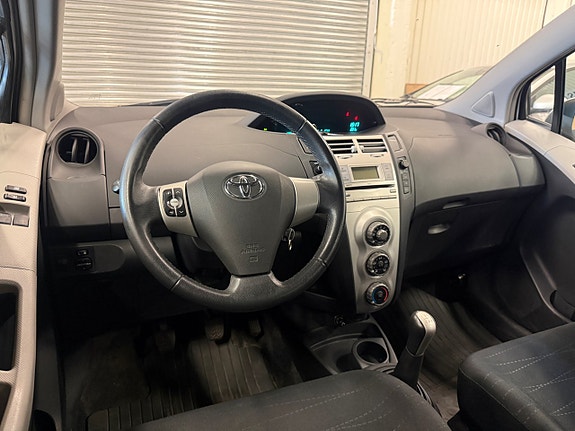 Toyota Yaris 4 of 10