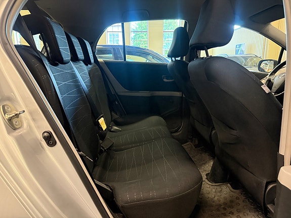Toyota Yaris 7 of 10