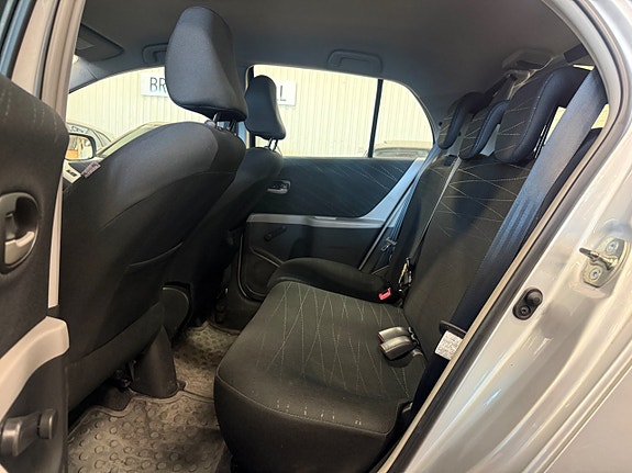 Toyota Yaris 8 of 10