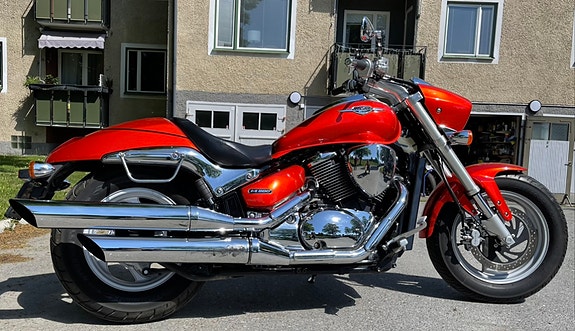 Suzuki VZ800 Intruder 2 of 5