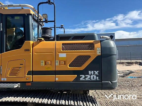 Grävmaskin Hyundai HX220L med tiltrotator och redskap 27 of 30