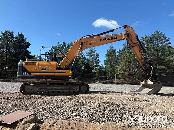Grävmaskin Hyundai HX220L med tiltrotator och redskap 7 of 30