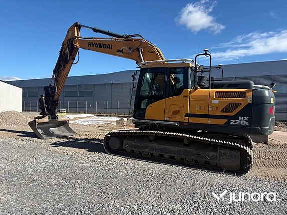 Grävmaskin Hyundai HX220L med tiltrotator och redskap 3 of 30