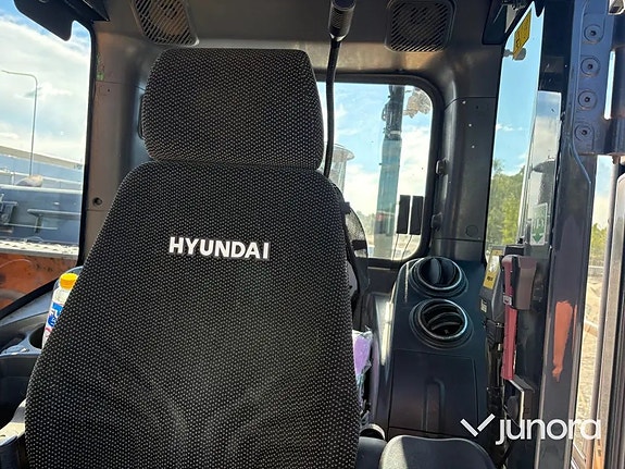 Grävmaskin Hyundai HX220L med tiltrotator och redskap 13 of 30