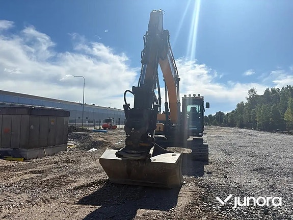 Grävmaskin Hyundai HX220L med tiltrotator och redskap 9 of 30