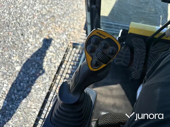 Grävmaskin Hyundai HX220L med tiltrotator och redskap 17 of 30