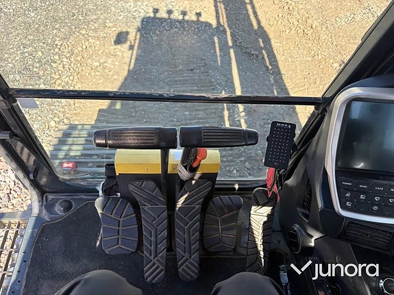 Grävmaskin Hyundai HX220L med tiltrotator och redskap 18 of 30